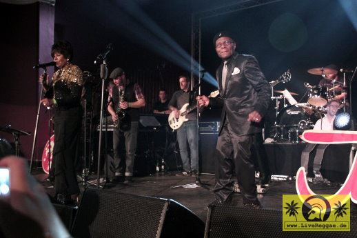 Roy Panton (Jam) with Yvonne Harrison and Jokerface 13. Dynamite Ska Festival - Felsenkeller, Leipzig 05. November 2016 (18).JPG